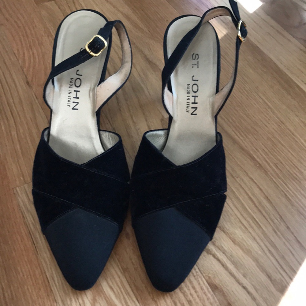🔥SALE! St. John black vel/sat shoes, heel, size9B
